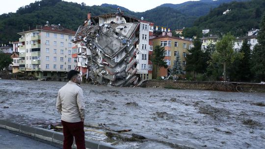 Povodne v Turecku si vyžiadali už najmenej päť životov