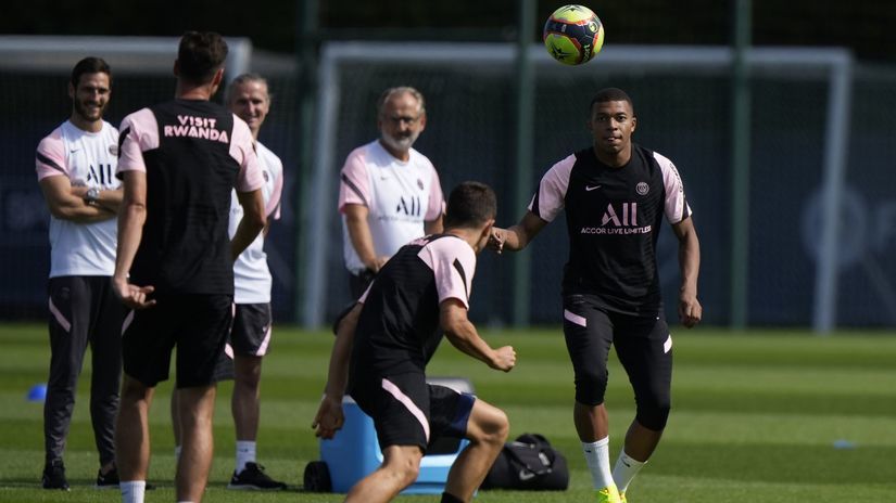 Na tréningu nechýbal ani Kylian Mbappé (vpravo).