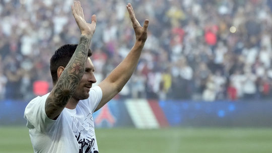 Lionel Messi waves to fans in Prince's Park.