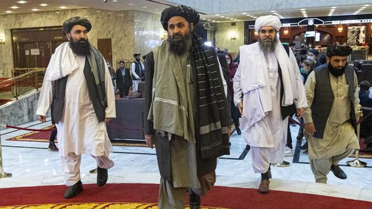 Do Afganistanu sa vrátil spoluzakladateľ Talibanu Barádar