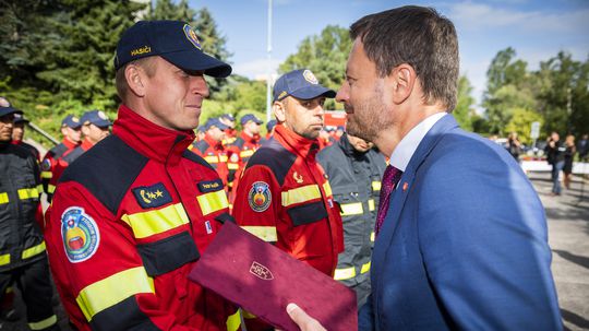 Prvý zľava veliteľ Modulu hasenia požiarov...