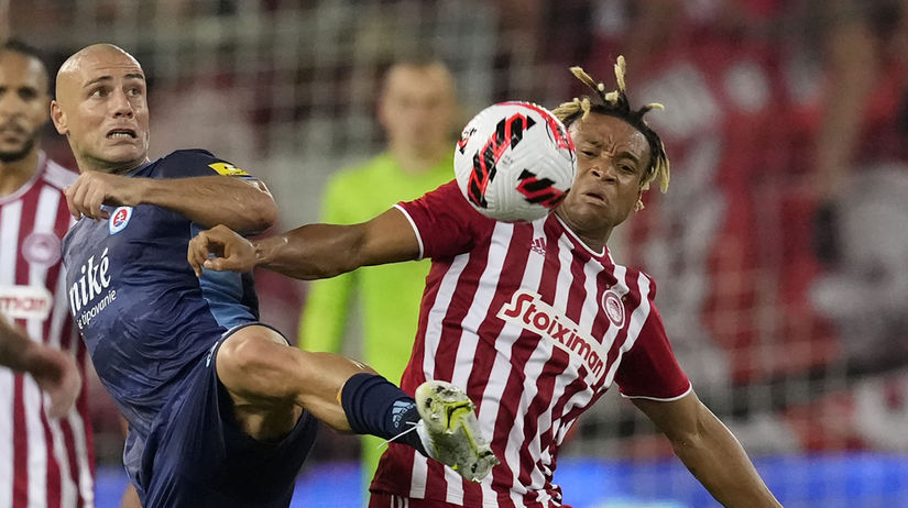 Jaba Kankava zo Slovana a Pierre Kunde Malong z...