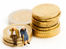 manželia, seniori, figúrky, mince, euro