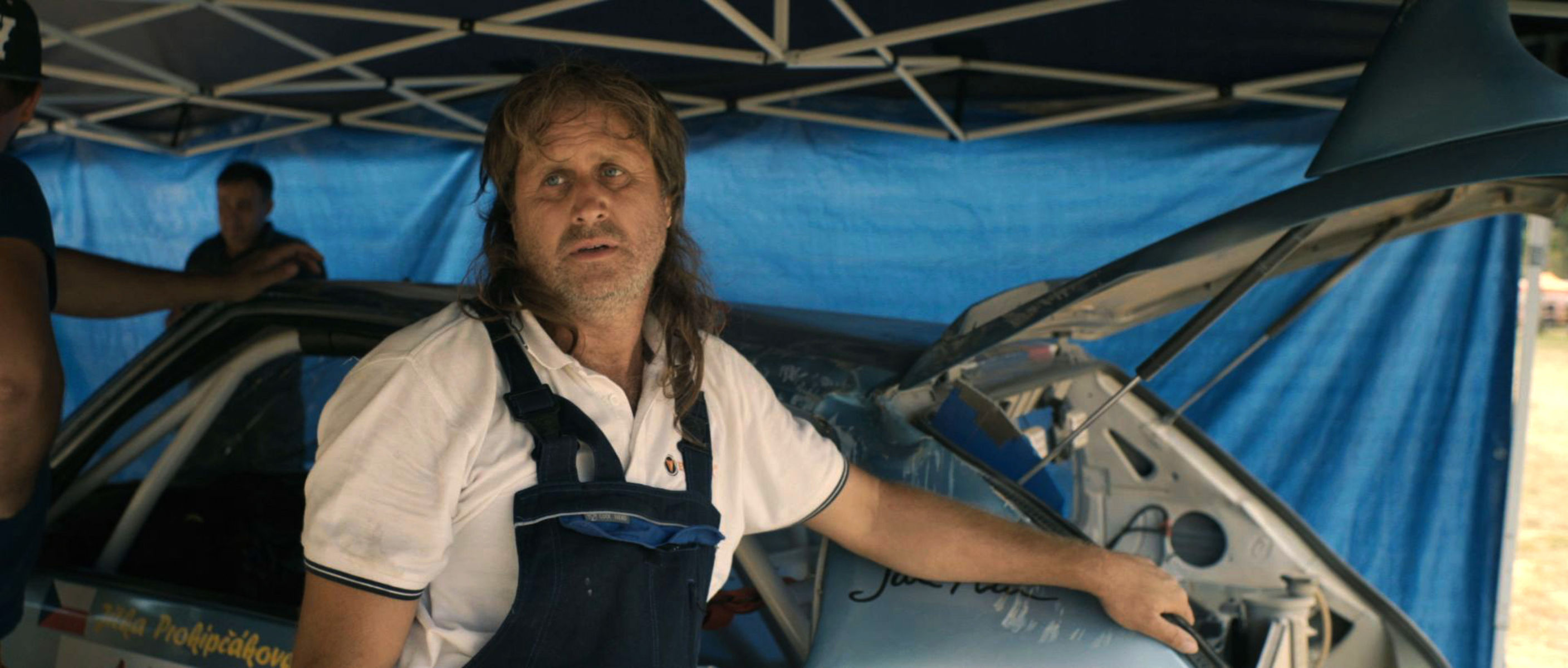 Snímka z filmu režiséra Mira Rema Láska pod...