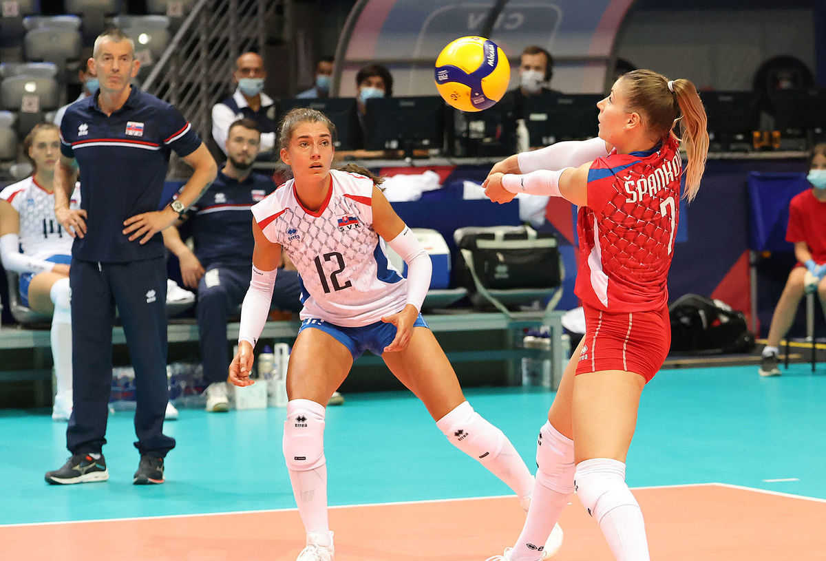 Slovenské volejbalistky Michaela Španková a...