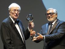 Michael Caine Jiri Bartoška