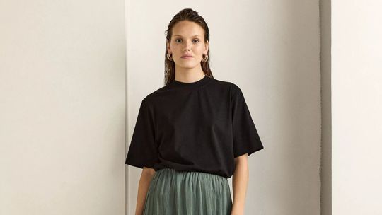 Maxisukňa Lindex, predáva sa za 59,99 eura. 