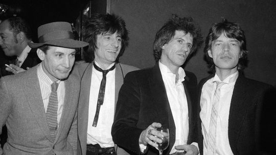 Členovia The Rolling Stones, zľava Charlie...