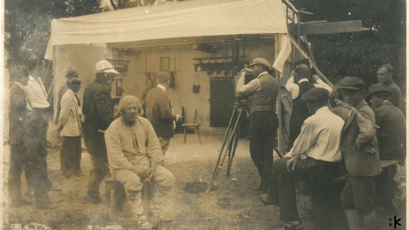 Snímka z nakrúcania filmu Jánošík (1921).