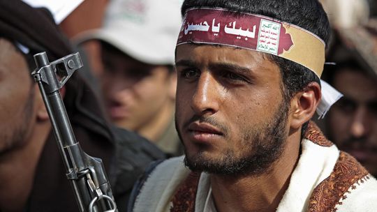 Útok na vojenskú základňu na juhu Jemenu si vyžiadal najmenej 30 obetí