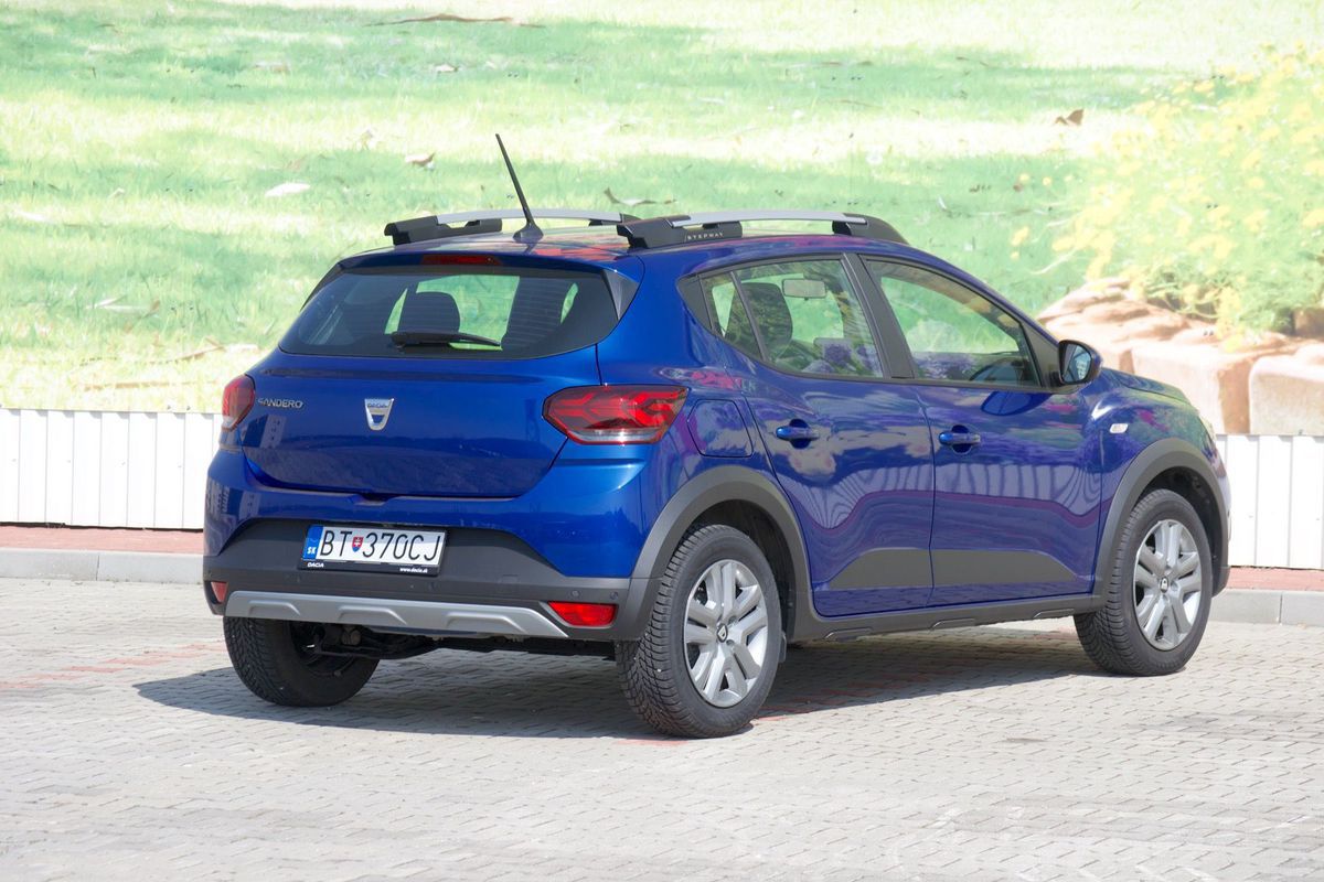 Sandero Stepway má zaujímavý svetelný podpis...