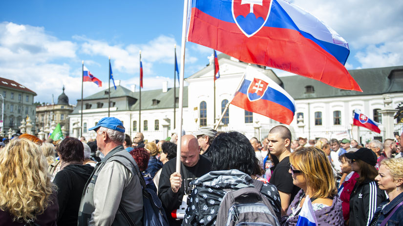 Bratislava / Prezidentský palác / Demonštrácia /