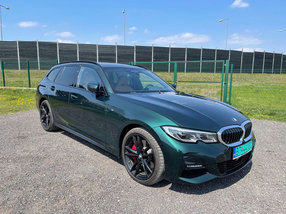 BMW 330e xDrive Touring má celkový systémový...