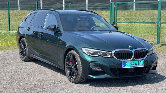 BMW 330e xDrive Touring (2021)