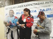 Laska pod kapotou 9