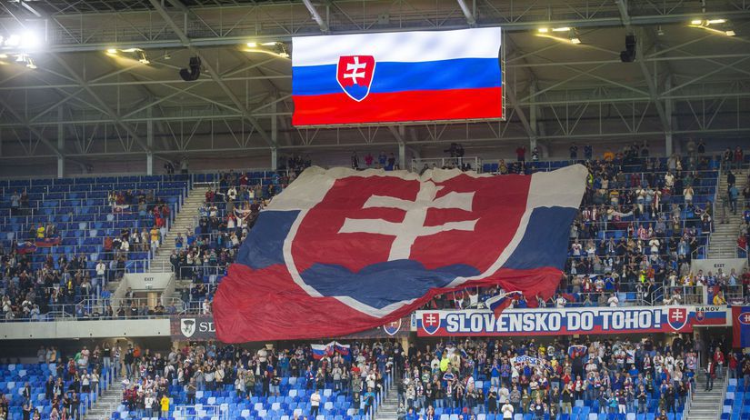 Slovenskí fanúšikovia pred zápasom s Chorvátskom.