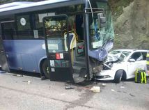 nehoda autobus auto