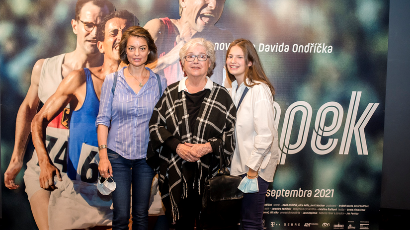 herecka Bozidara Turzonovova s rodinou