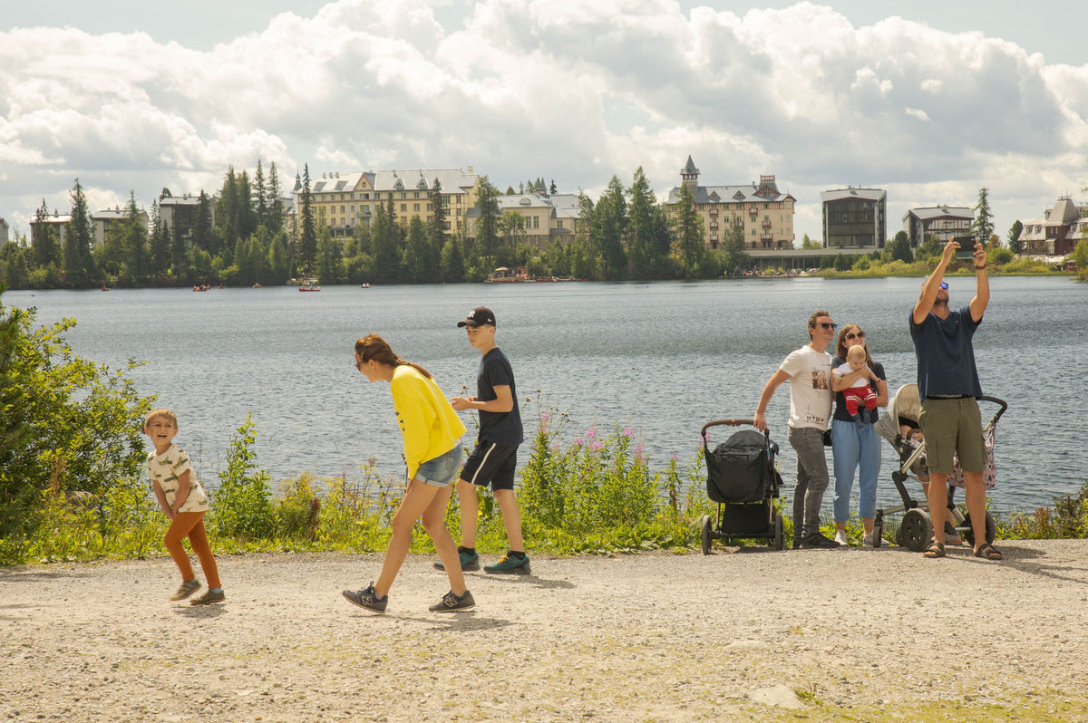 Štrbské Pleso v takýto deň zvykne navštíviť 12-...