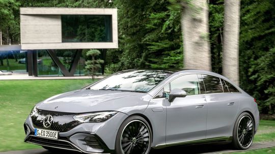 Mercedes-Benz EQE - 2022