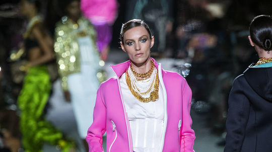 Poľská topmodelka Anja Rubik na prehliadke Tom...