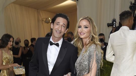 Adrien Brody a Georgina Chapman  na podujatí...
