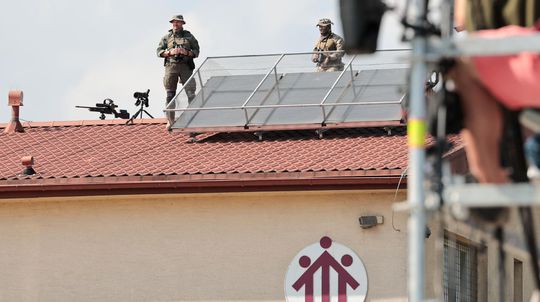 Police snipers in the Košice housing estate ...