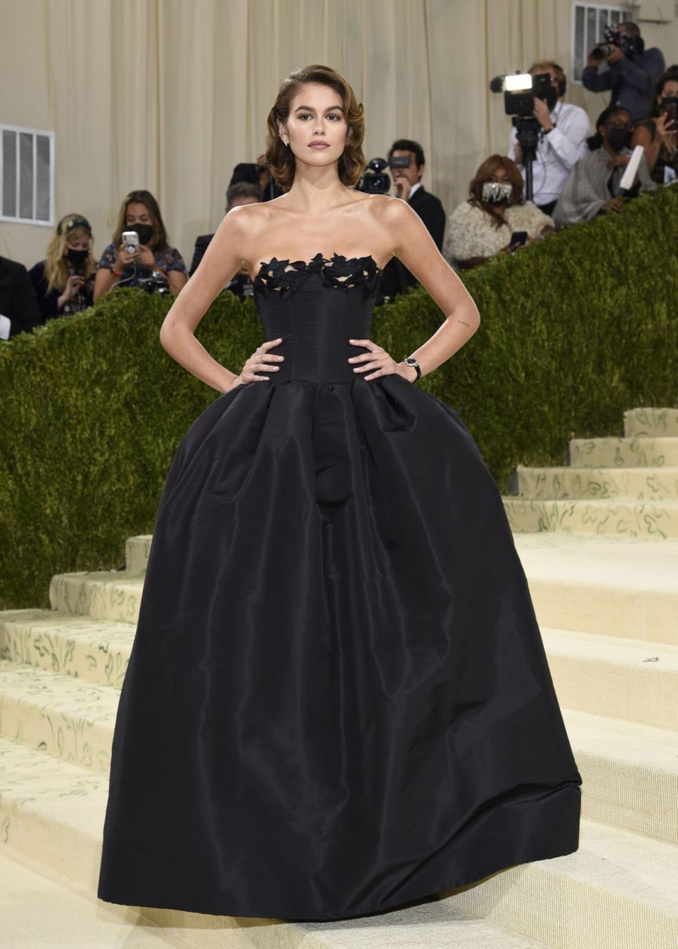 Topmodelka Kaia Gerber v kreácii Oscar de la...