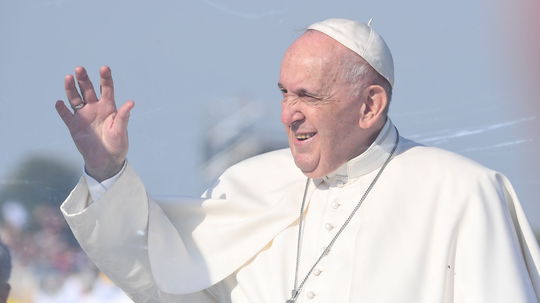 ONLINE: Pápež je v Šaštíne, vítajú ho desaťtisíce ľudí