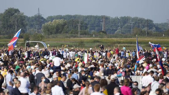 Veriaci počas svätej omše v Šaštíne.