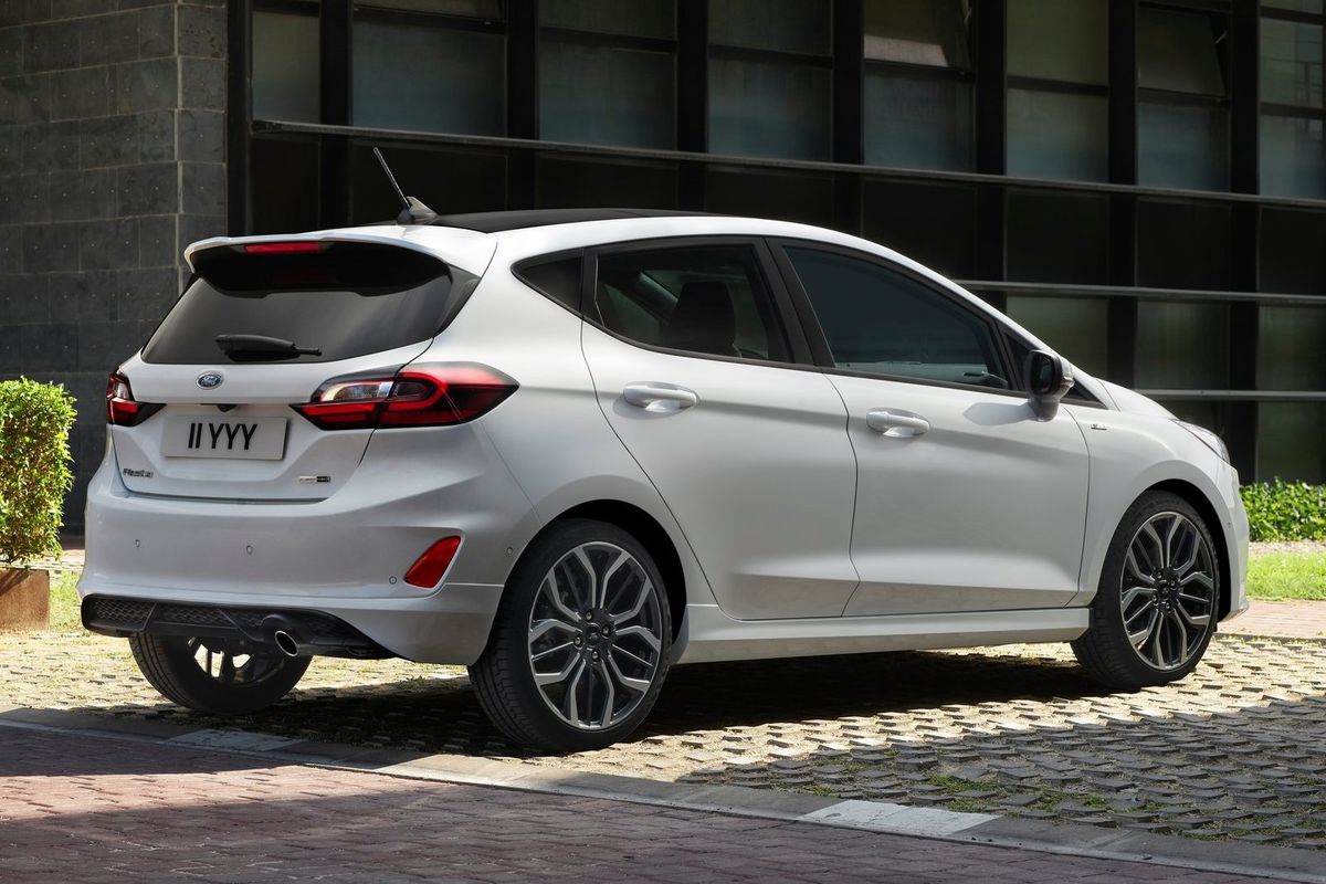 Vzadu sa objavuje nová grafika svetiel.