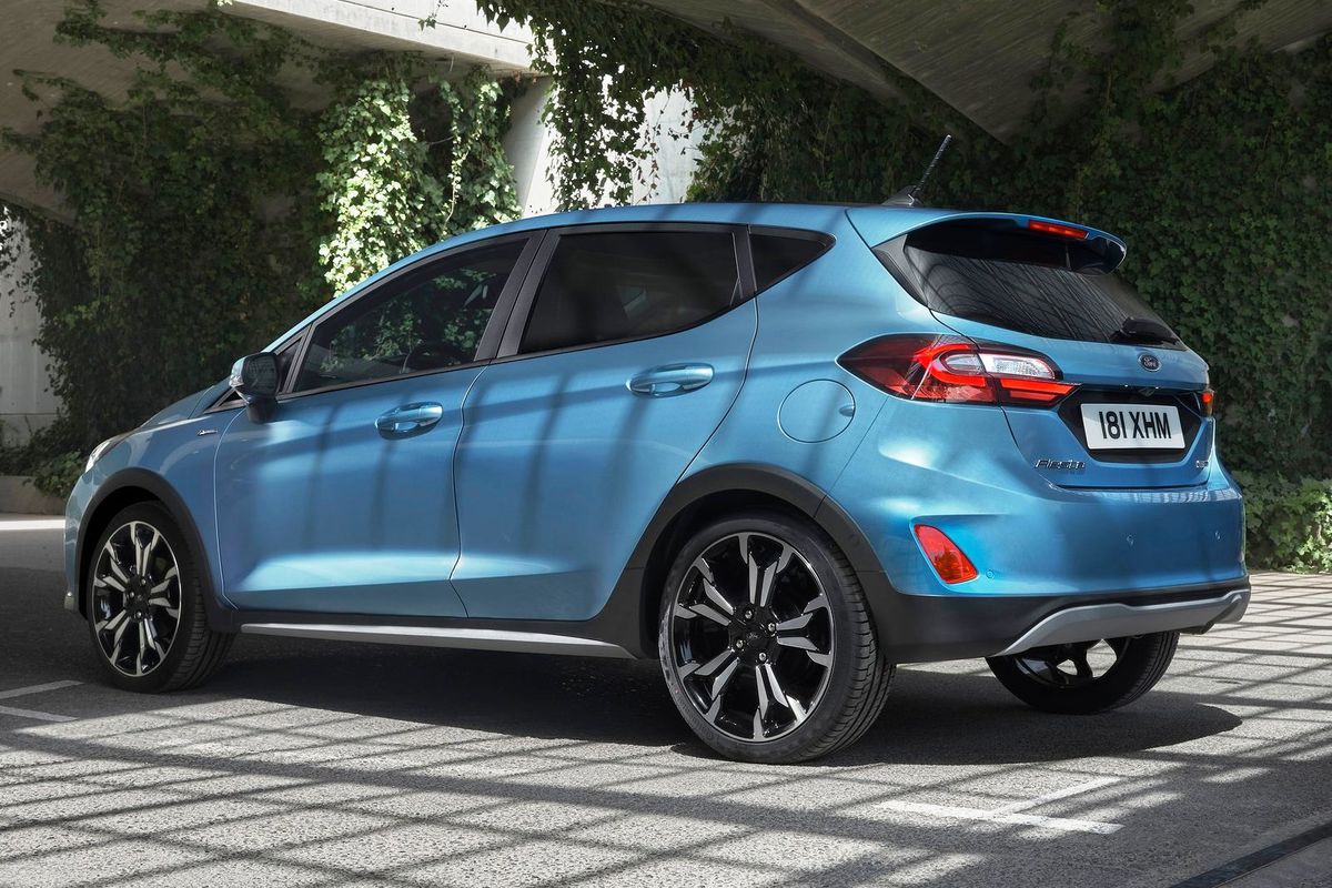 Nechýba ani Fiesta Active s mierne zdvihnutým a...