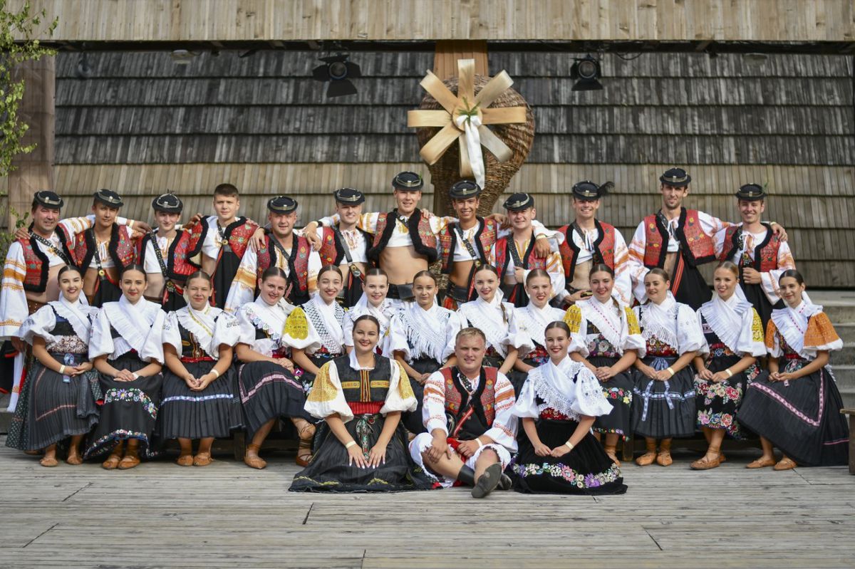 Folklórny súbor Podpoľanec.