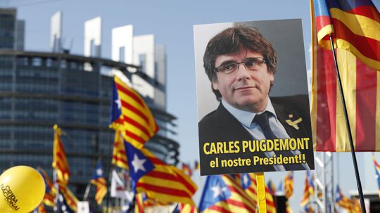 Na Sardínii zadržali bývalého katalánskeho premiéra Puigdemonta