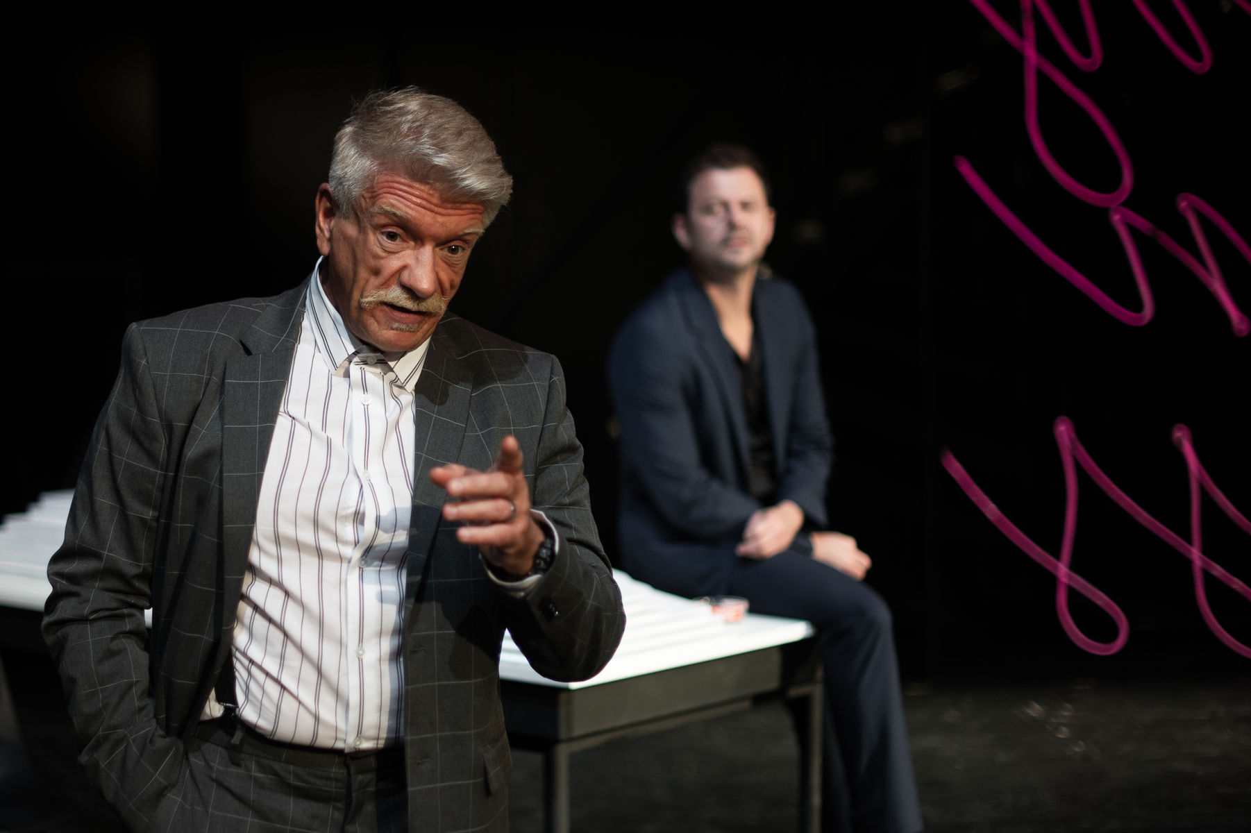 Richard Stanke ako Shelley Levene a Alexander...