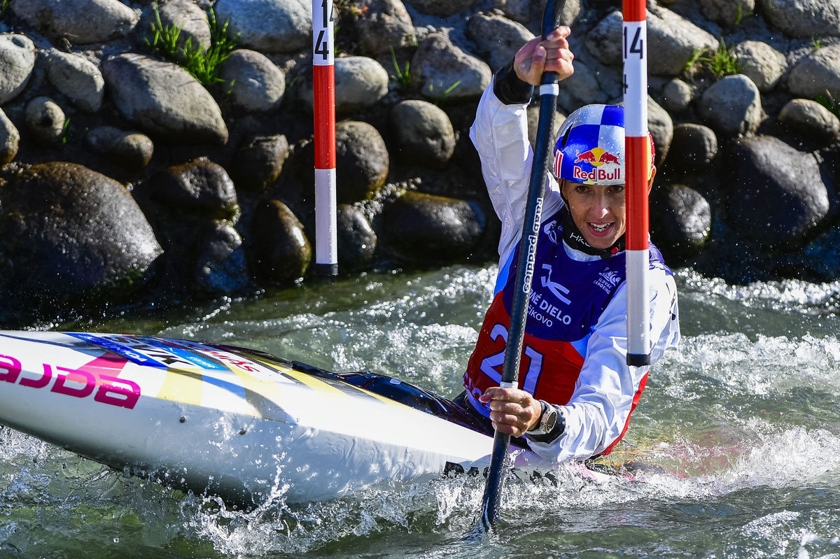 Jana Dukátová počas semifinále K1 na MS v Čunove.