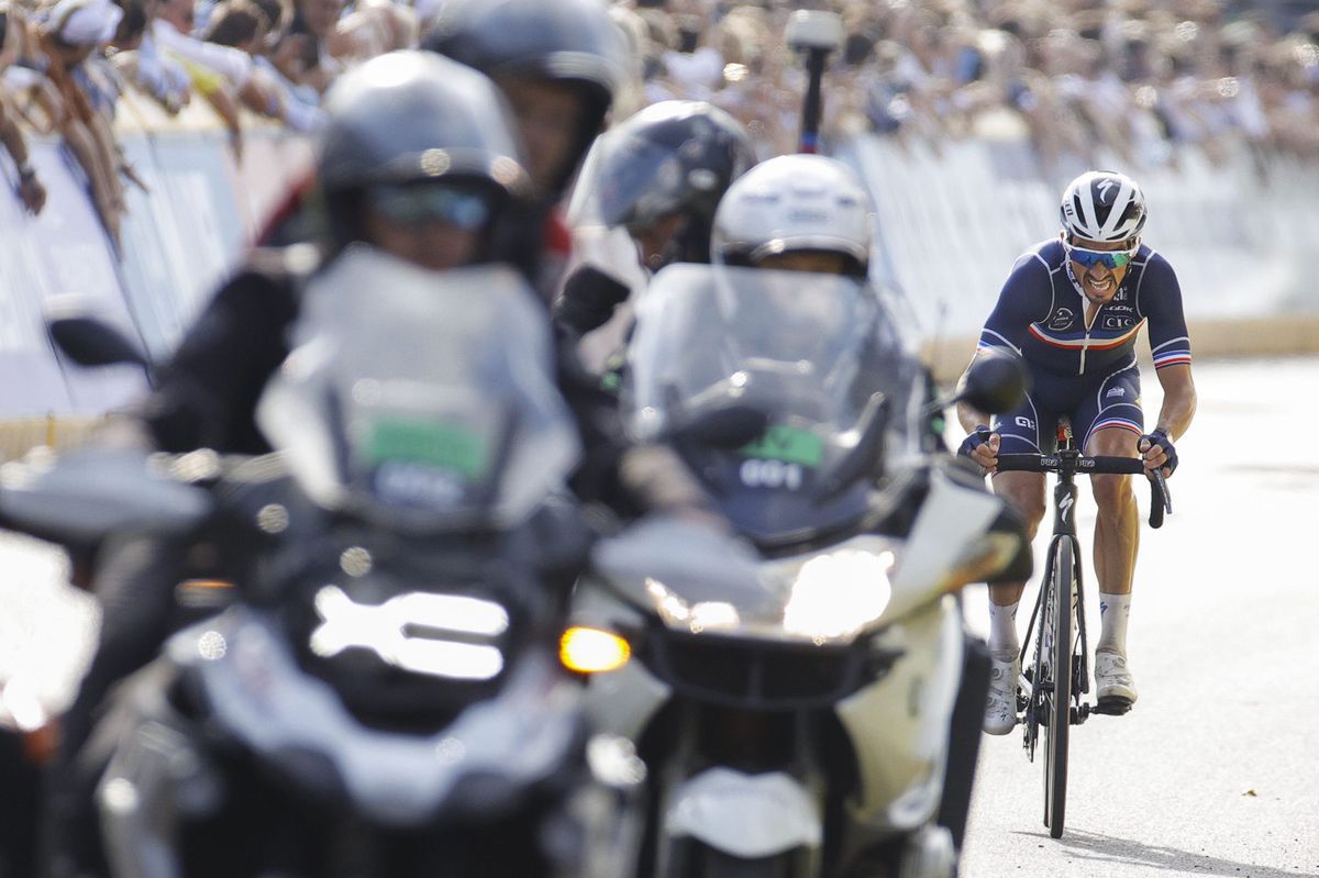 Julian Alaphilippe mieri do cieľa MS v Belgicku.