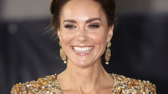 Duchess Kate looked stunning in gold ...