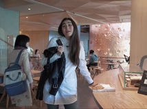 Naomi v Japonsku, Starbucks
