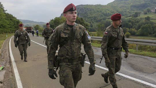 Srbi uvoľnili blokádu na hraniciach s Kosovom