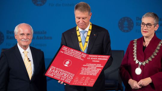 Rumunský prezident si v Aachene prevzal Cenu Karola Veľkého