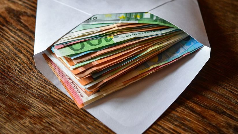 Peniaze / Euro / Bankovka / Korupcia / Úplatok /