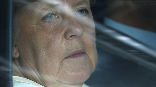 Servilná k Putinovi, do Buče ísť nechcela. Brusel zvažuje Merkelovú ako sprostredkovateľku mieru