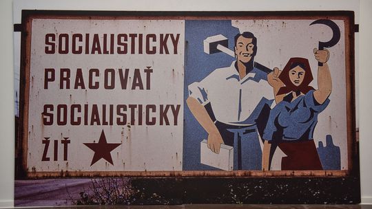 Spomienky vs. realita. Prečo si Slováci idealizujú socializmus? Zaráža aj postoj mladých do 30 rokov
