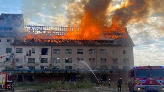 Požiar historickej lisovne na Račianskej ulici...