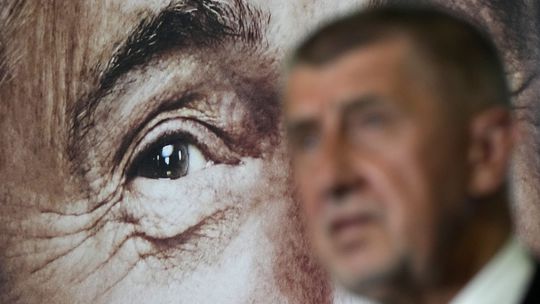 Kto bude českým prezidentom? V druhom kole by Pavel porazil Babiša