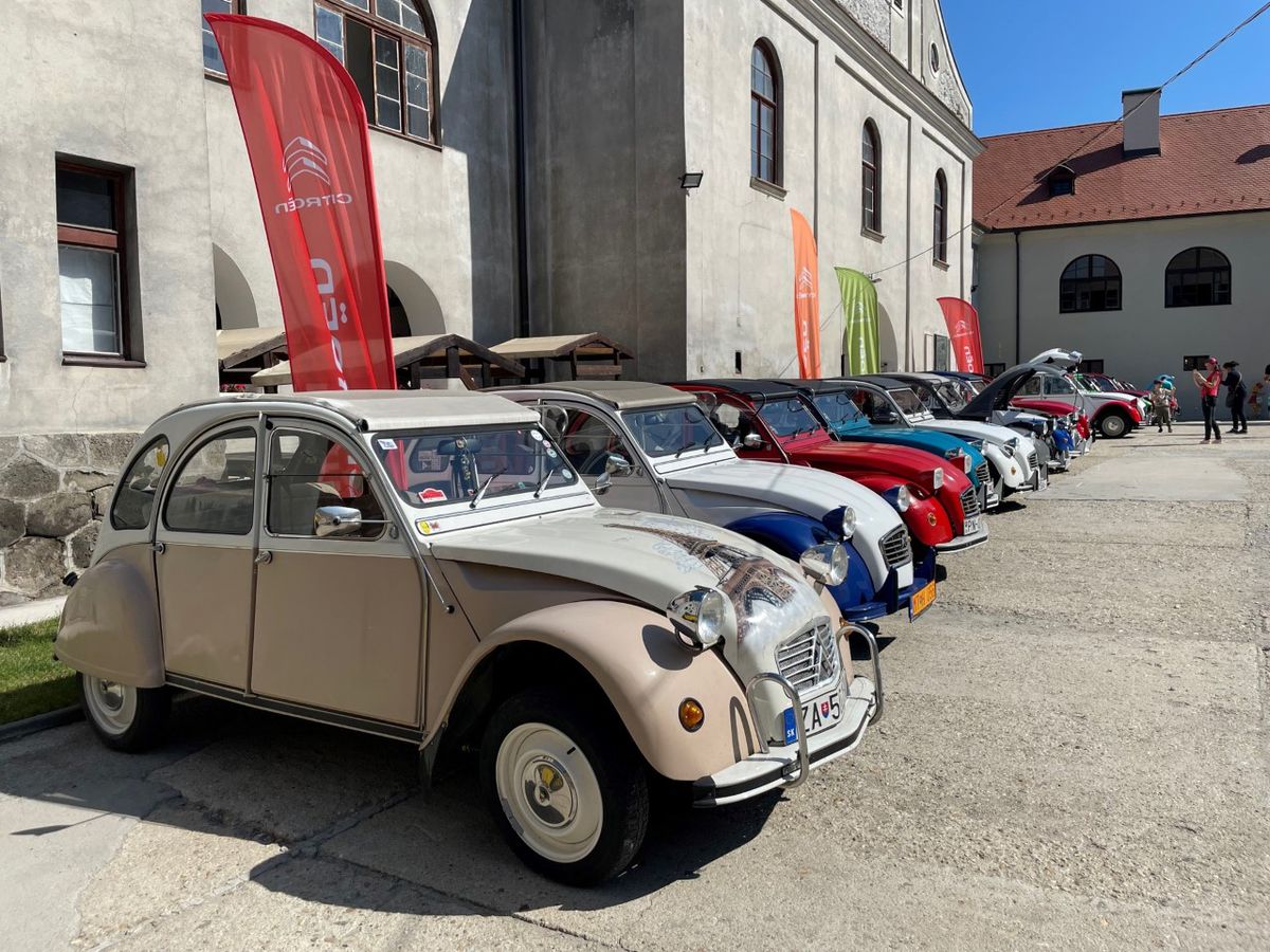 Na zraze klubu milovníkov Citroënu 2CV sa tento...