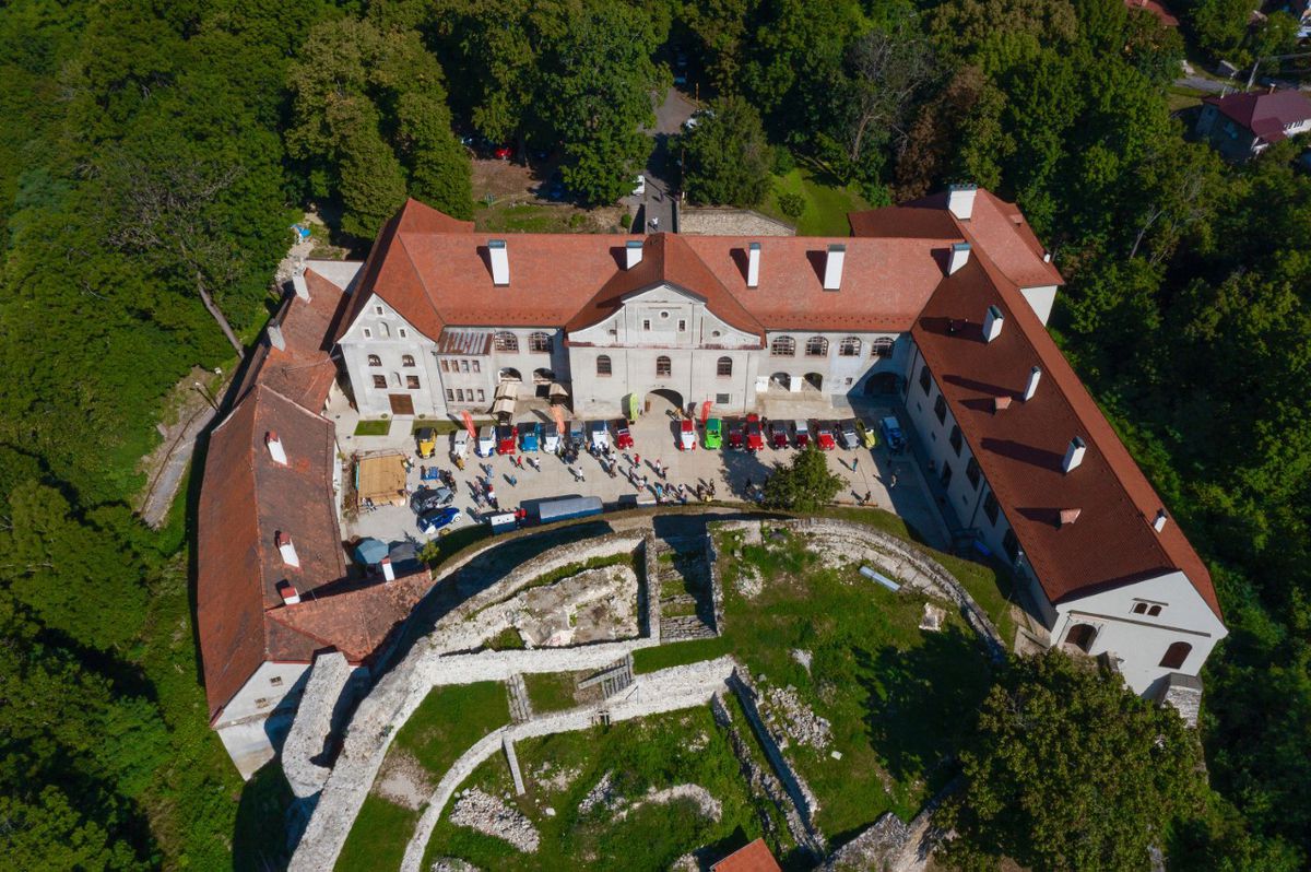 Hrad Modrý Kameň.