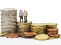 seniori, manželia, figúrky, chudoba, mince, euro, peniaze