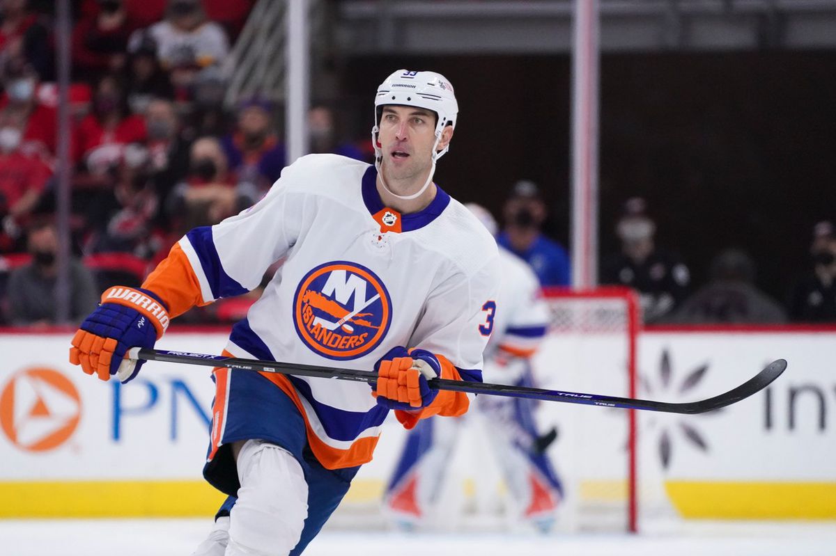 Zdeno Chára (33) v drese NY Islanders.